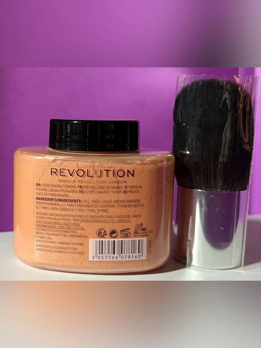 Makeup Revolution Peach Baking Powder & Kabuki Brush